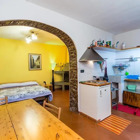 Sestri Vignolo With Pool Apartment